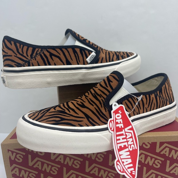 Vans Women’s Slip-On Sf
(Animal Stripes) Black/Marshmallow Sneakers 
VN0A5HYQ9ZY - Picture 13 of 16